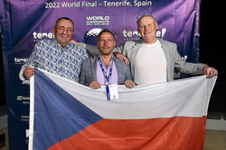 4 wcgc-vlajka-250