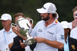 Pan Tisícovka. Young si s prvním titulem z PGA Tour počkal na kulaté číslo