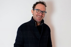 Lukos Hey: Umělec od protinožců s golfovou holí