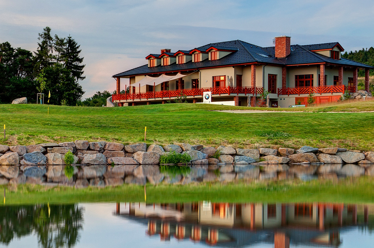 Pysely-clubhouse2-750