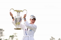 Třetí major pro Nelly! Hvězda s českými kořeny nevynechala ani vodní koupel