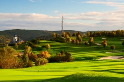 Karlštejn a podzimní golf
