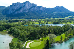 Golfhotel Eichingerbauer jako příhodná báze golfistů v rakouské oblasti Solnohradsko, plné jezer, hor a golfu